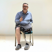 M. Denis Painchaud, est une personne ostéointégrée, qui a partagé son expérience devant les jeunes de Cap Campus en juillet 2026 où il a expliqué comment les avancées en réadaptation ont transformé son quotidien.&nbsp;